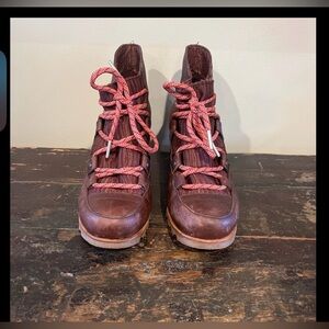 Sorel Joan Sandy Wedge Chelsea Booties